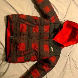 Boys North Face reversible winter puffer jacket size 5/6